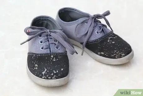 Imagen titulada Bleach Colored Canvas Shoes Step 30