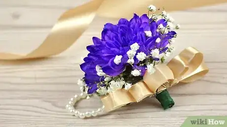 Imagen titulada Make a Wrist Corsage Step 11