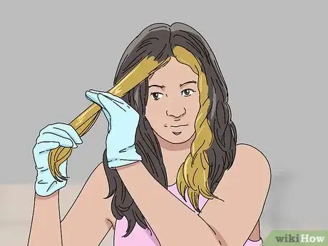 Imagen titulada Highlight Your Hair Naturally Step 18