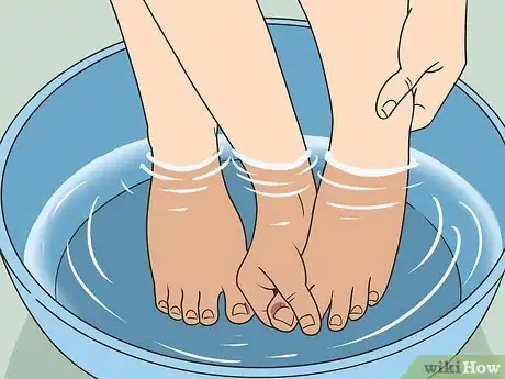 Imagen titulada Soak an Ingrown Toenail Step 3