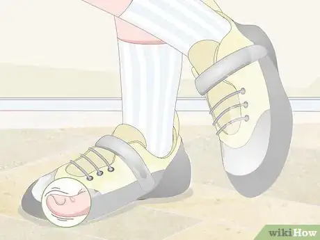 Imagen titulada Stretch Rock Climbing Shoes Step 14