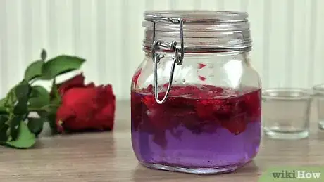 Imagen titulada Make Rose Petal Perfume Step 7