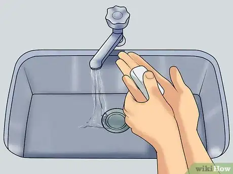 Imagen titulada Use Contact Lenses Step 11
