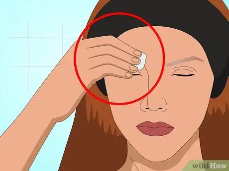 Imagen titulada Bleach Your Eyebrows Step 7