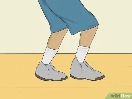 Imagen titulada Dribble a Basketball Between the Legs Step 3.jpeg