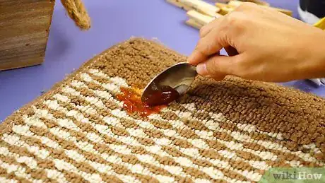 Imagen titulada Get a Ketchup Stain Out Step 8