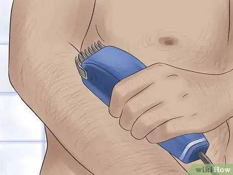 Imagen titulada Shave Your Arms Step 2