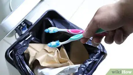 Imagen titulada Clean Toothbrushes Step 10
