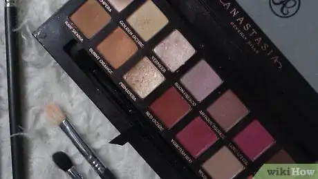 Imagen titulada Apply Eyeshadow (for Beginners) Step 16