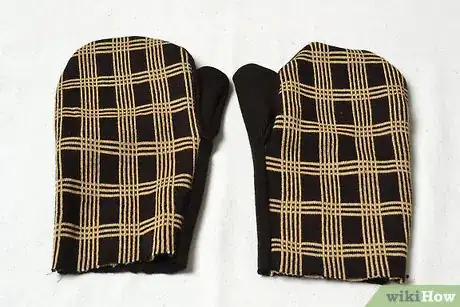 Imagen titulada Make Mittens from Old Sweaters Step 8