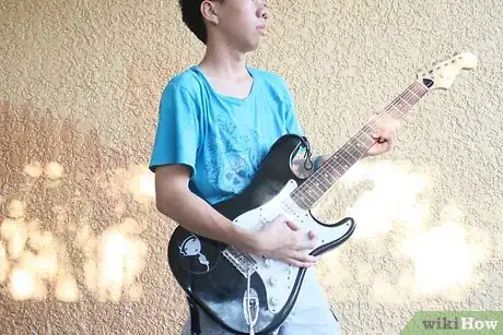 Imagen titulada Do Guitar Moves Step 11