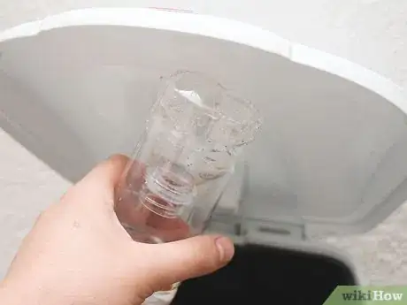 Imagen titulada Make a Fly Trap Step 11