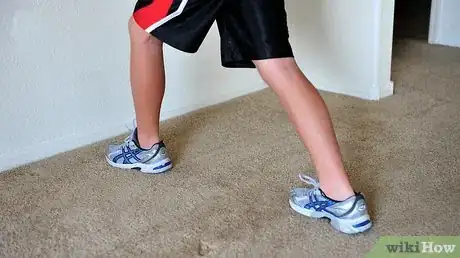 Imagen titulada Stretch Your Calves Step 4