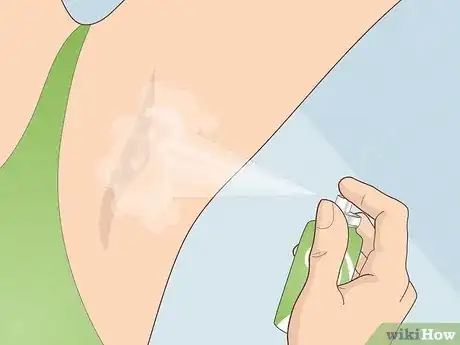 Imagen titulada Get Deodorant Off Your Clothes Step 8