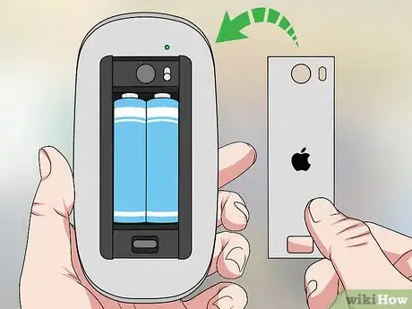 Imagen titulada Replace Batteries on an Apple Magic Mouse Step 7