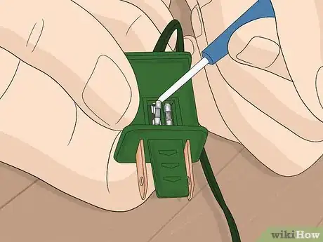 Imagen titulada Fix Christmas Lights Step 4