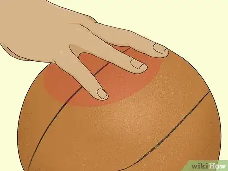 Imagen titulada Dribble a Basketball Between the Legs Step 4.jpeg