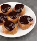comer mantequilla de maní