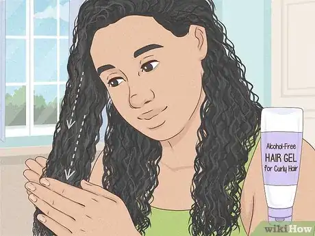 Imagen titulada Define Curly Hair Step 12