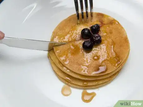 Imagen titulada Eat Pancakes Step 11