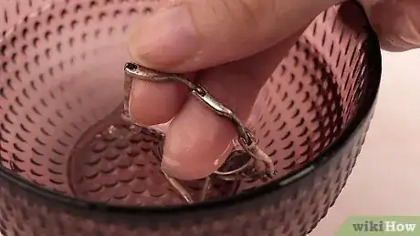 Imagen titulada Clean Jewelry with Baking Soda Step 4