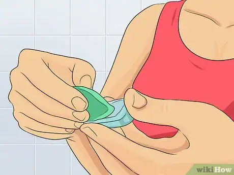 Imagen titulada Put In and Take Out Contacts Step 2
