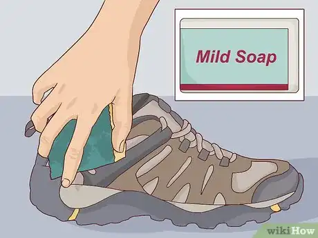 Imagen titulada Clean Merrell Shoes Step 9