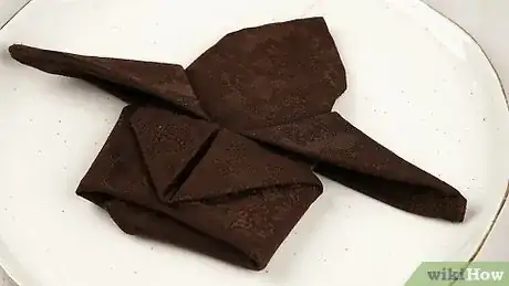 Imagen titulada Fold Napkins in a Fancy Formal Style Step 10