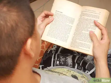 Imagen titulada Enjoy a Spoiled Plot Book Step 4