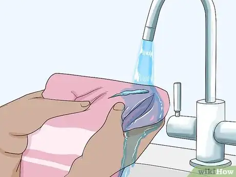 Imagen titulada Remove Hot Glue Step 10