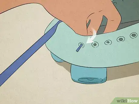 Imagen titulada Tie Roller Skate Laces Step 2