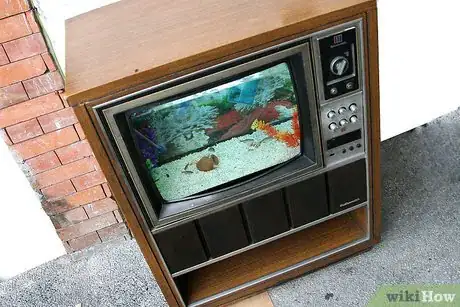 Imagen titulada Convert an Old TV Into a Fish Tank Step 14Bullet1