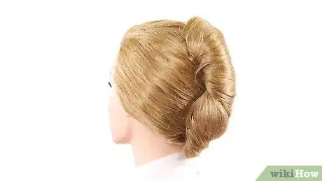 Imagen titulada French Twist Hair Step 9
