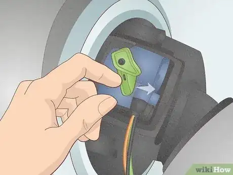 Imagen titulada Open Gas Tank Step 9