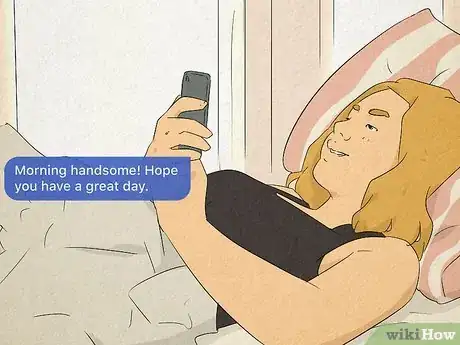 Imagen titulada Tell a Guy He's Handsome over Text Step 1