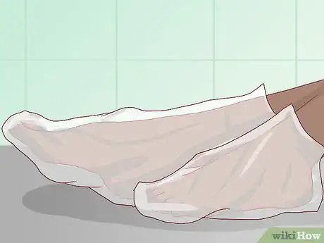 Imagen titulada Use an Exfoliating Foot Peel Step 5