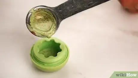 Imagen titulada Make Glitter Lip Gloss Step 17