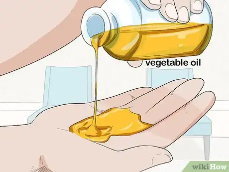 Imagen titulada Get Motor Oil Off a Cat Step 5
