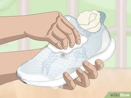 Imagen titulada Clean Mesh Shoes Step 5