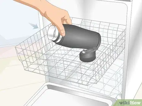 Imagen titulada Clean a Moldy Water Bottle Step 6