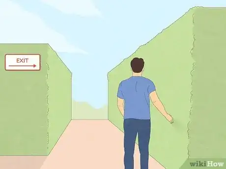 Imagen titulada Find Your Way Through a Maze Step 3