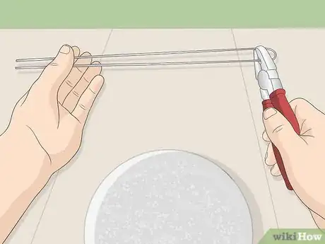 Imagen titulada Make a Disco Ball with CDs Step 2