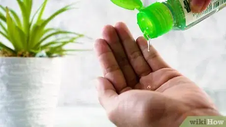 Imagen titulada Wash Your Hands Step 11