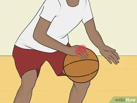 Imagen titulada Dribble a Basketball Between the Legs Step 7.jpeg