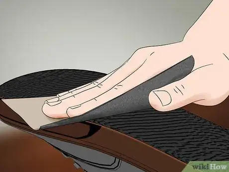 Imagen titulada Stop Your Shoes from Squeaking Step 5