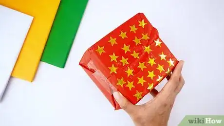 Imagen titulada Wrap with Tissue Paper Step 6