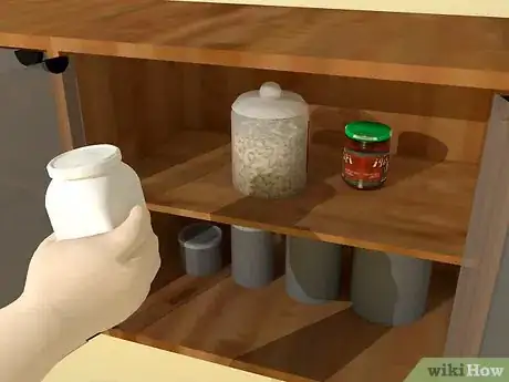 Imagen titulada Refinish Kitchen Cabinets Step 2