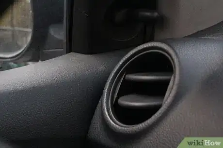 Imagen titulada Clean Car AC Vents Step 12