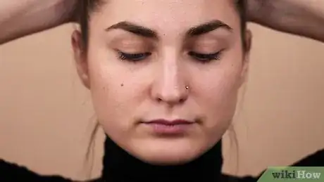 Imagen titulada Shape Your Eyebrows with a Razor Step 14