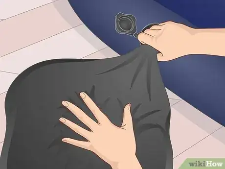 Imagen titulada Fill an Air Mattress Without a Pump Step 6